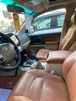 تۆیۆتا لاند کروزەر